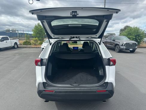 Used 2025 Toyota RAV4 XLE AWD/4WD image 11