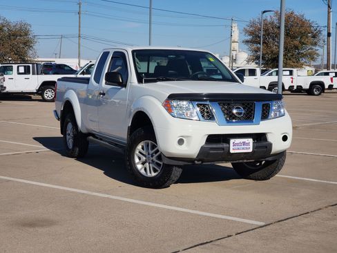 Used 2019 Nissan Frontier SV image 1