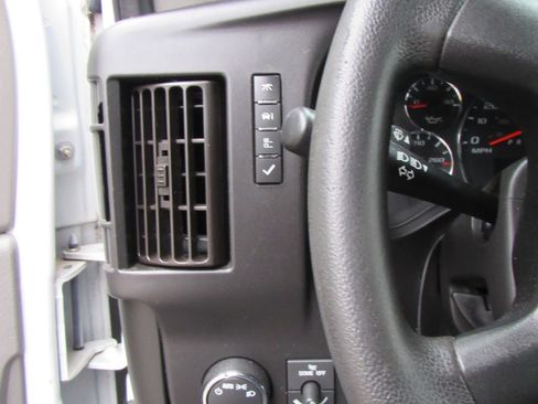 Used 2019 Chevrolet Express 2500 RWD image 19