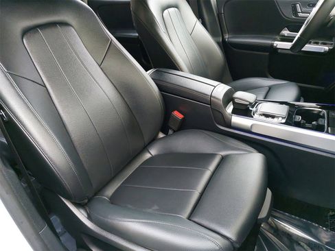 Used 2020 Mercedes-Benz GLB 250 4MATIC image 10