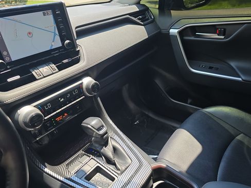 Used 2019 Toyota RAV4 Limited w/ Cold Weather Package FWD image 24