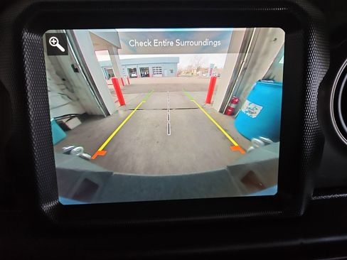 Used 2023 Jeep Gladiator Willys image 16