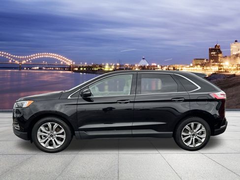 Used 2024 Ford Edge Titanium image 2