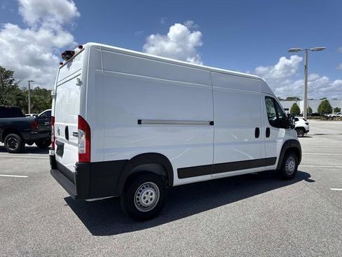 Used 2024 RAM ProMaster 2500 w/ Convenience Group image 3