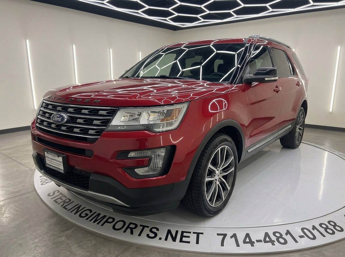 Used 2017 Ford Explorer XLT w/ Equipment Group 202A AWD/4WD image 1