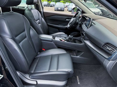 Certified 2023 Nissan Rogue SV w/ SV Premium B Package FWD image 11
