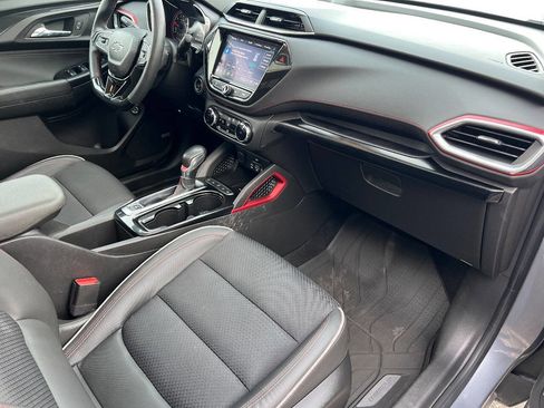 Used 2022 Chevrolet TrailBlazer RS w/ Sun and Liftgate Package image 19