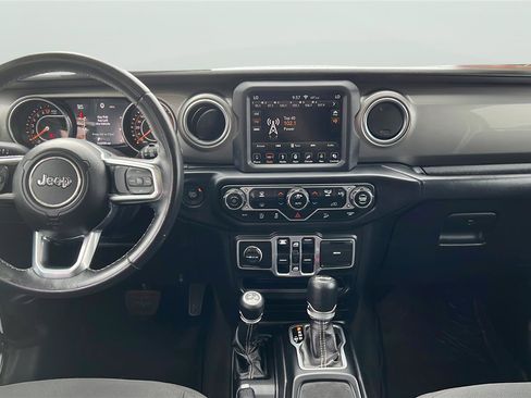 Used 2018 Jeep Wrangler Unlimited Sahara AWD/4WD image 9