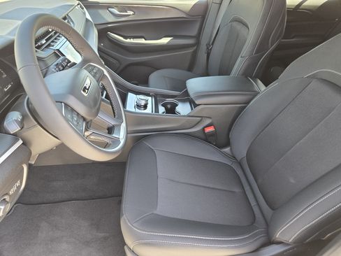 New 2026 Jeep Grand Cherokee Laredo AWD/4WD image 11