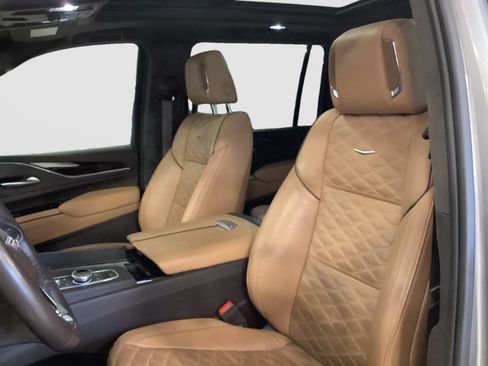 Used 2023 Cadillac Escalade ESV Premium Luxury w/ Performance Package RWD image 11