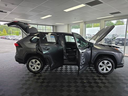 Used 2024 Toyota RAV4 LE AWD/4WD image 17