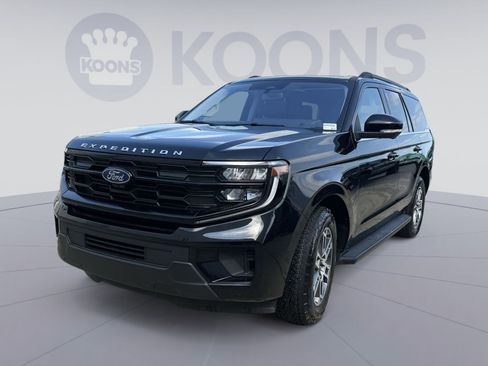 Used 2025 Ford Expedition Active AWD/4WD image 1