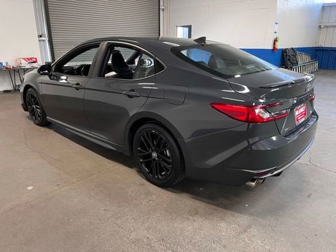 Used 2025 Toyota Camry SE FWD image 4