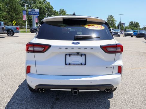 Used 2023 Ford Escape ST-Line Select w/ Tech Pack #2 AWD/4WD image 4