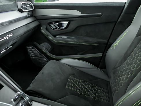 Used 2023 Lamborghini Urus Performante AWD/4WD image 41