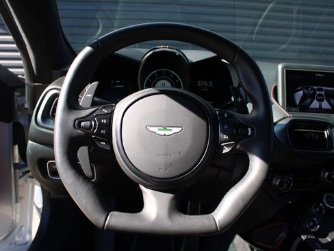 Used 2020 Aston Martin V8 Vantage Coupe image 21