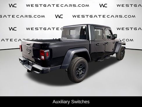 Used 2024 Jeep Gladiator Sport image 8