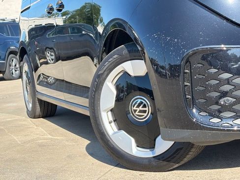 New 2025 Volkswagen ID. Buzz Pro S RWD image 2