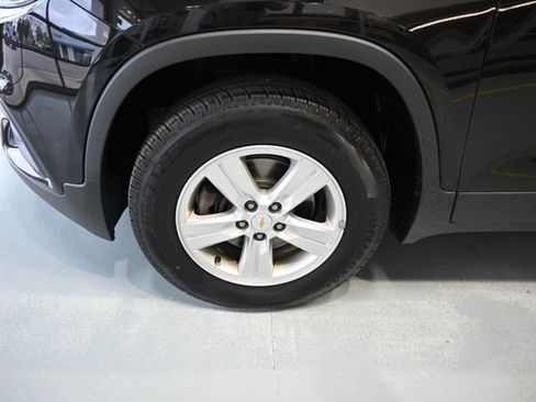 Used 2020 Chevrolet Trax LS w/ Tint and Cruise Package AWD/4WD image 27