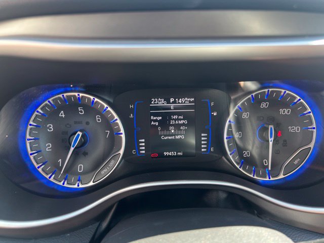 Used 2020 Chrysler Pacifica Touring-L FWD image 6
