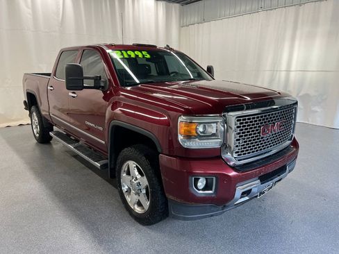 Used 2015 GMC Sierra 2500 Denali w/ Duramax Plus Package AWD/4WD image 3