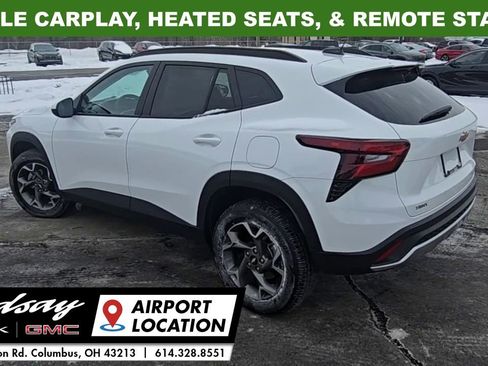 Used 2025 Chevrolet Trax LT w/ LT Convenience Package image 6