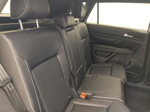 Used 2020 Volkswagen Atlas Cross Sport SE FWD image 19