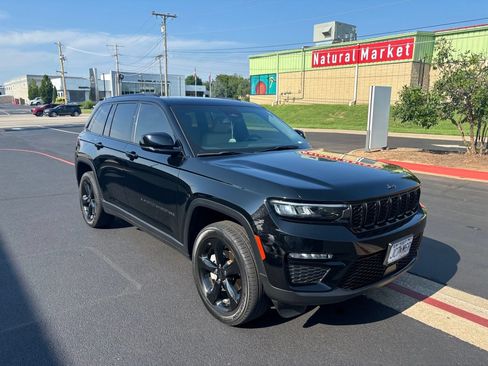 Used 2024 Jeep Grand Cherokee Limited w/ Black Appearance Package AWD/4WD image 1