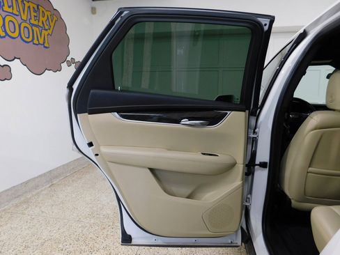 Used 2018 Cadillac XT5 AWD image 76