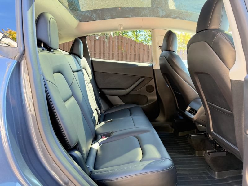 Used 2022 Tesla Model Y Long Range AWD/4WD image 24