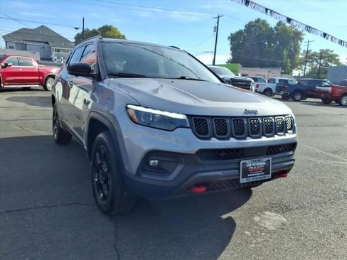 Used 2023 Jeep Compass Trailhawk w/ Trailhawk Elite Group image 3