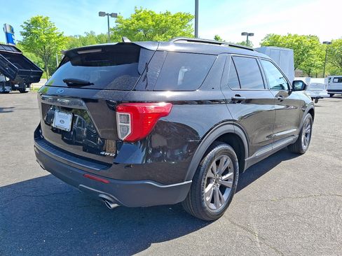 Used 2022 Ford Explorer XLT w/ Equipment Group 202A AWD/4WD image 6