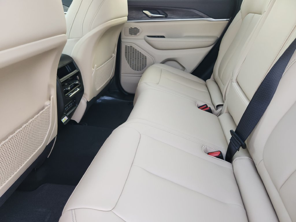 New 2026 Jeep Grand Cherokee Limited w/ Limited Altitude Package AWD/4WD image 20