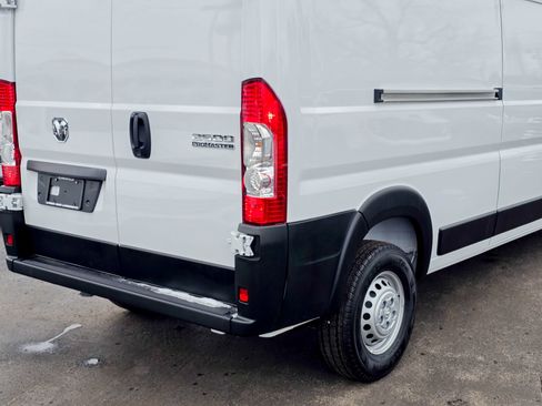 Used 2025 RAM ProMaster 2500 w/ Convenience Group image 20