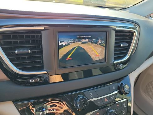Used 2023 Chrysler Voyager LX FWD image 22