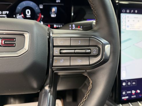 Used 2025 GMC Acadia AT4 w/ Luxury Package image 19