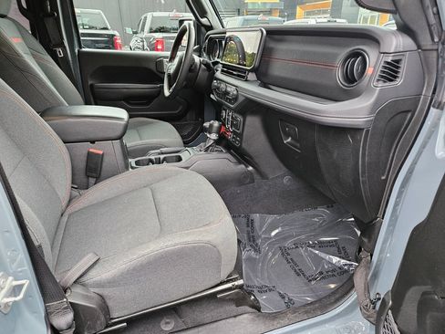 Used 2025 Jeep Wrangler Unlimited Rubicon AWD/4WD image 11