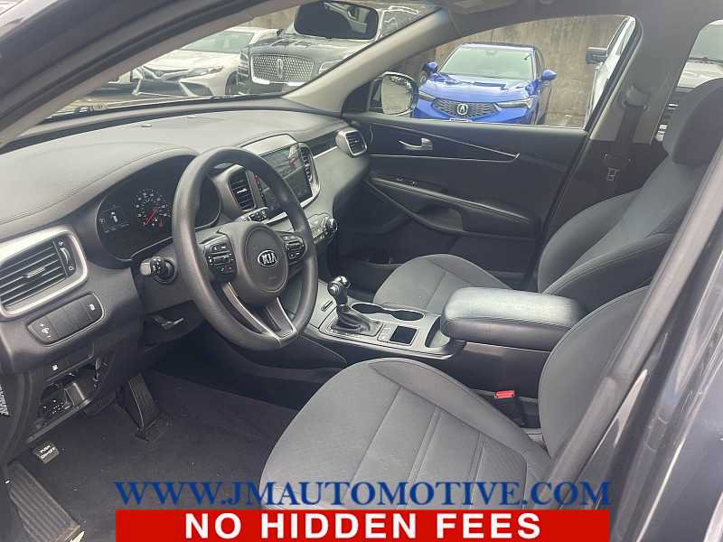 Used 2017 Kia Sorento FWD image 2