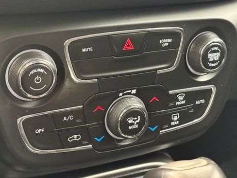 Used 2020 Jeep Compass Latitude FWD image 37