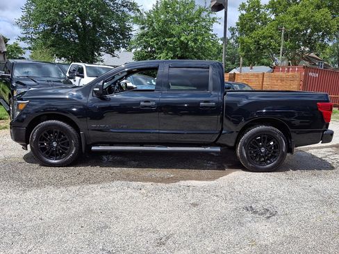 Used 2019 Nissan Titan SV w/ SV Convenience Package AWD/4WD image 2