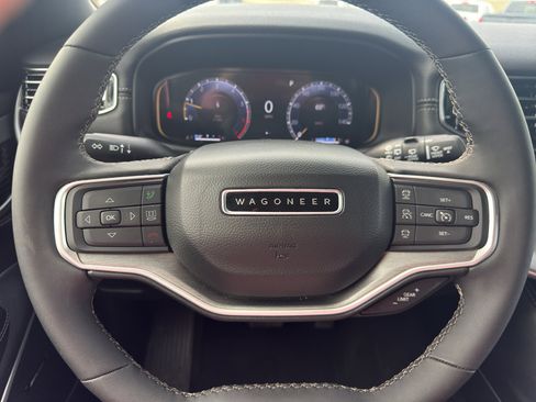 Certified 2025 Jeep Wagoneer 4WD image 21