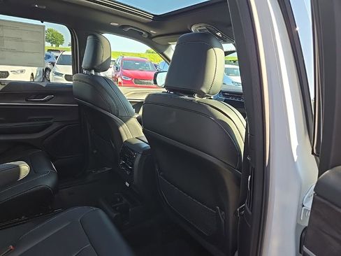 Used 2025 Jeep Grand Cherokee L Limited w/ Luxury Tech Group II AWD/4WD image 89