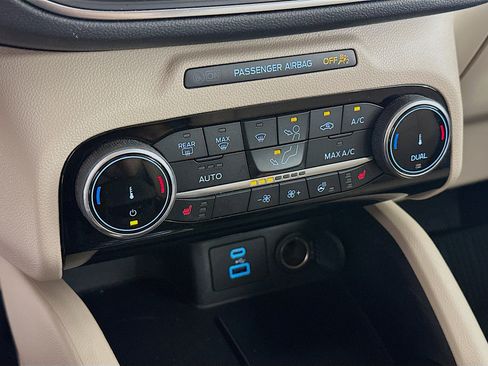Used 2022 Ford Escape Titanium FWD image 24