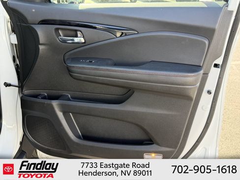 Used 2022 Honda Pilot Black Edition image 17
