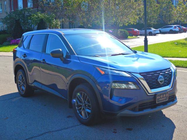 Used 2023 Nissan Rogue S AWD/4WD image 3