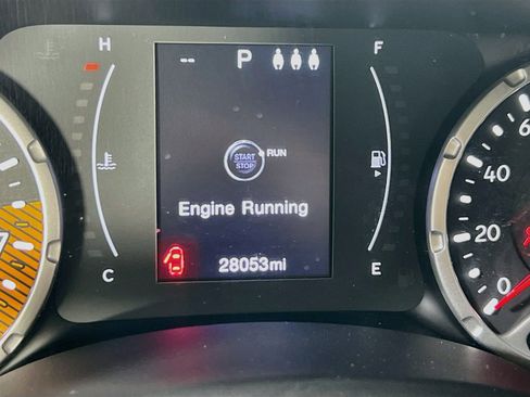Used 2019 Jeep Renegade Latitude w/ Cold Weather Group AWD/4WD image 12