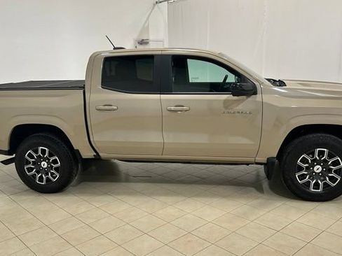 Used 2024 Chevrolet Colorado Z71 w/ Z71 Convenience Package 2 AWD/4WD image 6