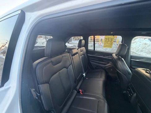 Certified 2025 Jeep Grand Cherokee Limited w/ Luxury Tech Group II image 21