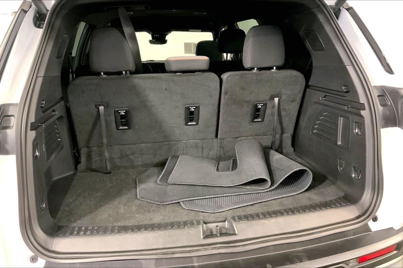 Used 2026 Chevrolet Traverse LT w/ Driver Confidence Package FWD image 4