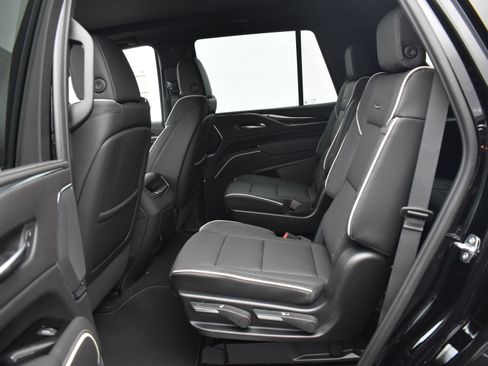 Used 2024 Cadillac Escalade Premium Luxury image 9